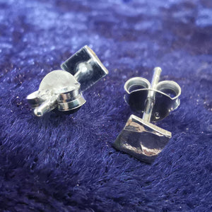 Ohrstecker Quadrat gehämmert aus 925 Silber - Ohrringe