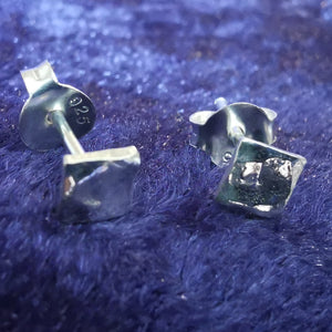 Ohrstecker Quadrat gehämmert aus 925 Silber - Ohrringe