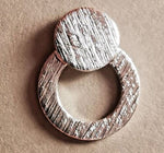 Lade das Bild in den Galerie-Viewer, Ohrstecker aus Silber Scheiben-Ring Design gebürstet
