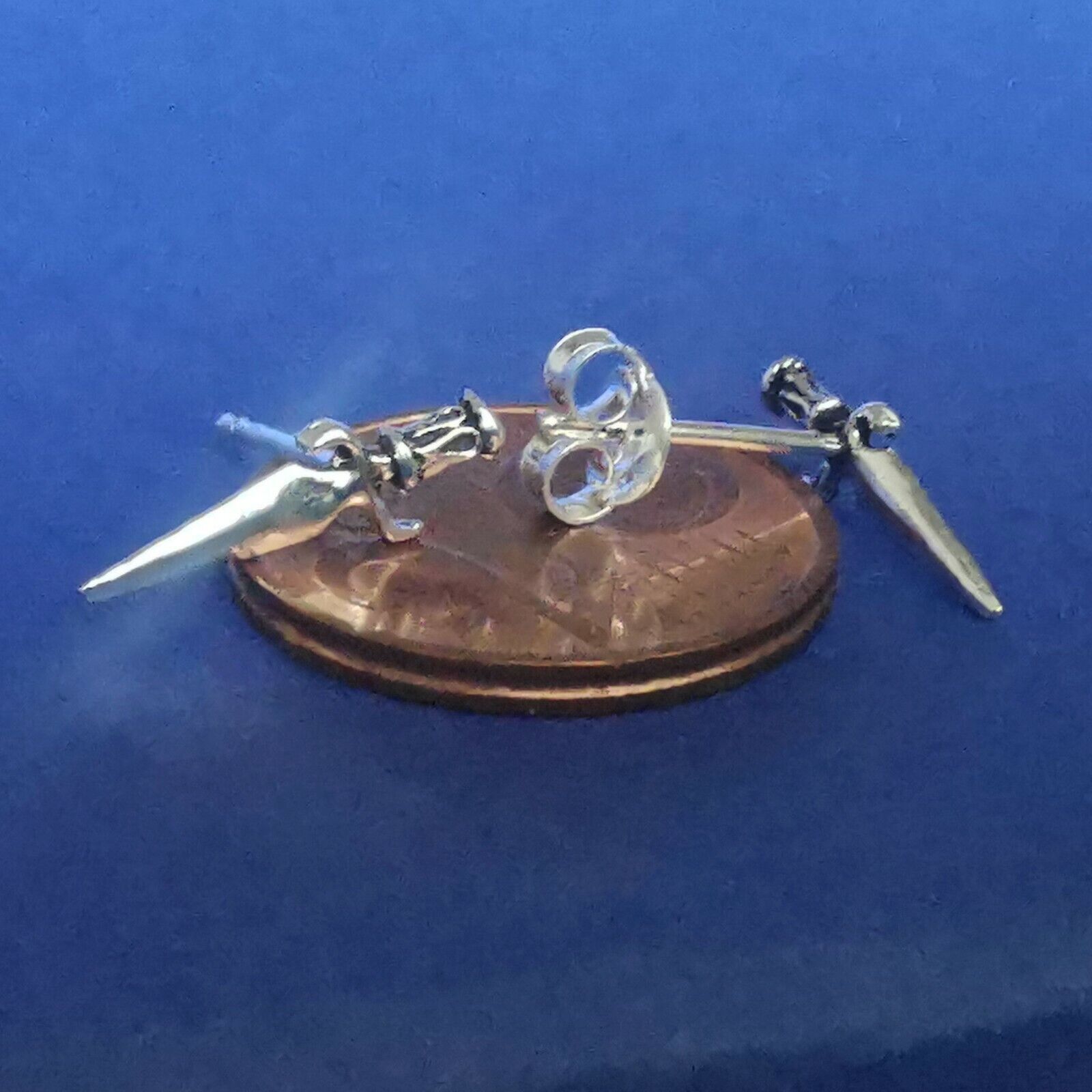 Ohrstecker aus Silber im Dolch Design