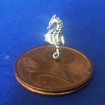 Lade das Bild in den Galerie-Viewer, Mini Ohrstecker aus Silber Seepferdchen - Ohrringe
