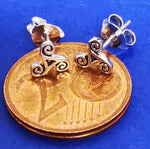 Lade das Bild in den Galerie-Viewer, Ohrstecker Keltische Spirale Triskele 925 Silber - Ohrringe
