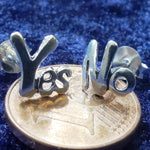 Lade das Bild in den Galerie-Viewer, Ohrstecker im Yes-No Design aus 925 Silber – Ohrringe
