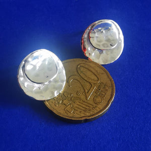 Ohrstecker aus Silber Tropfenform gehämmert