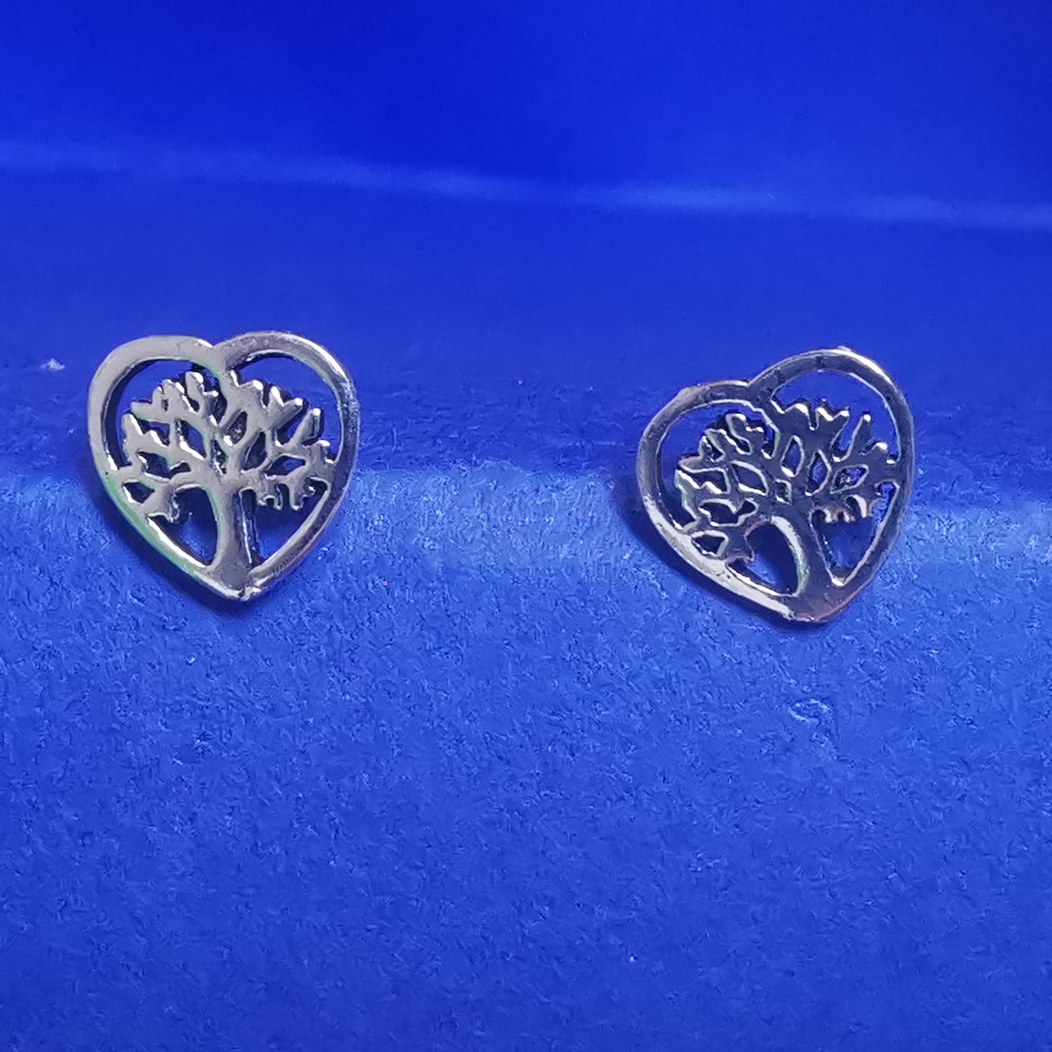 Ohrstecker Lebensbaum aus Silber herzförmig