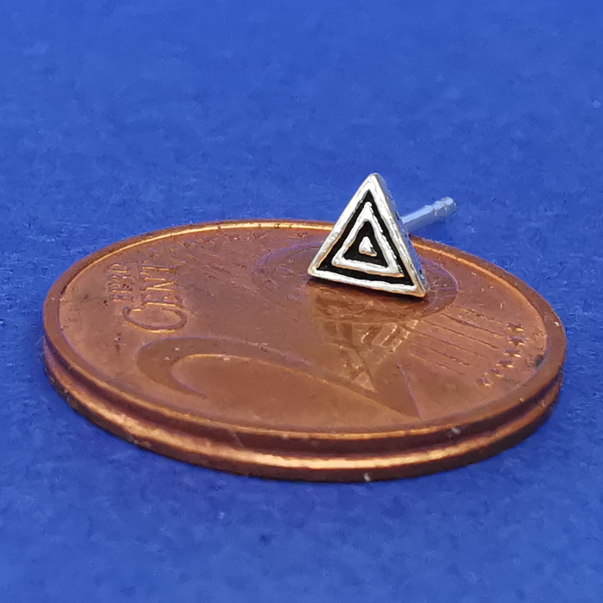 Kleiner Ohrstecker Dreieck 925 Silber – Ohrringe