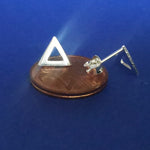 Lade das Bild in den Galerie-Viewer, Ohrstecker Kleine Triangle Dreiecke aus 925 Silber - Ohrringe Minimalschmuck
