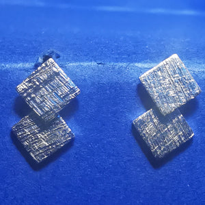 Ohrstecker aus Silber im Doppelraute Design gebürstet