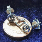 Lade das Bild in den Galerie-Viewer, Ohrstecker aus Silber offene Spirale – Ohrringe
