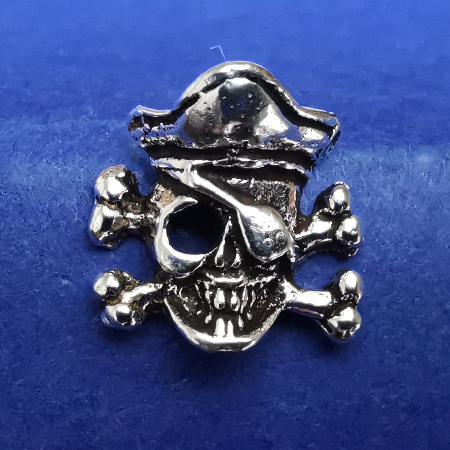 Ohrstecker aus Silber Totenkopf mit Augenklappe – Ohrringe