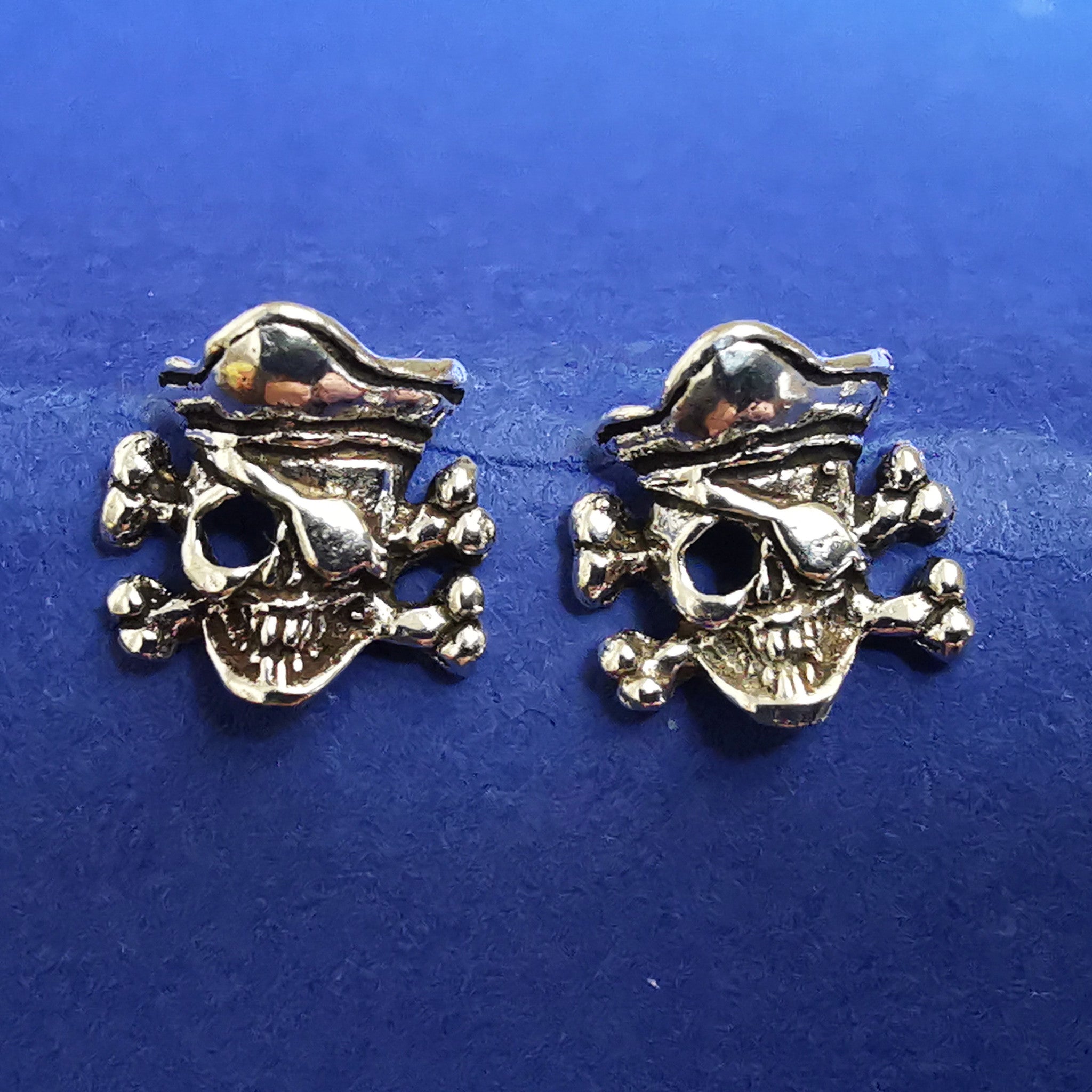 Ohrstecker aus Silber Totenkopf mit Augenklappe – Ohrringe