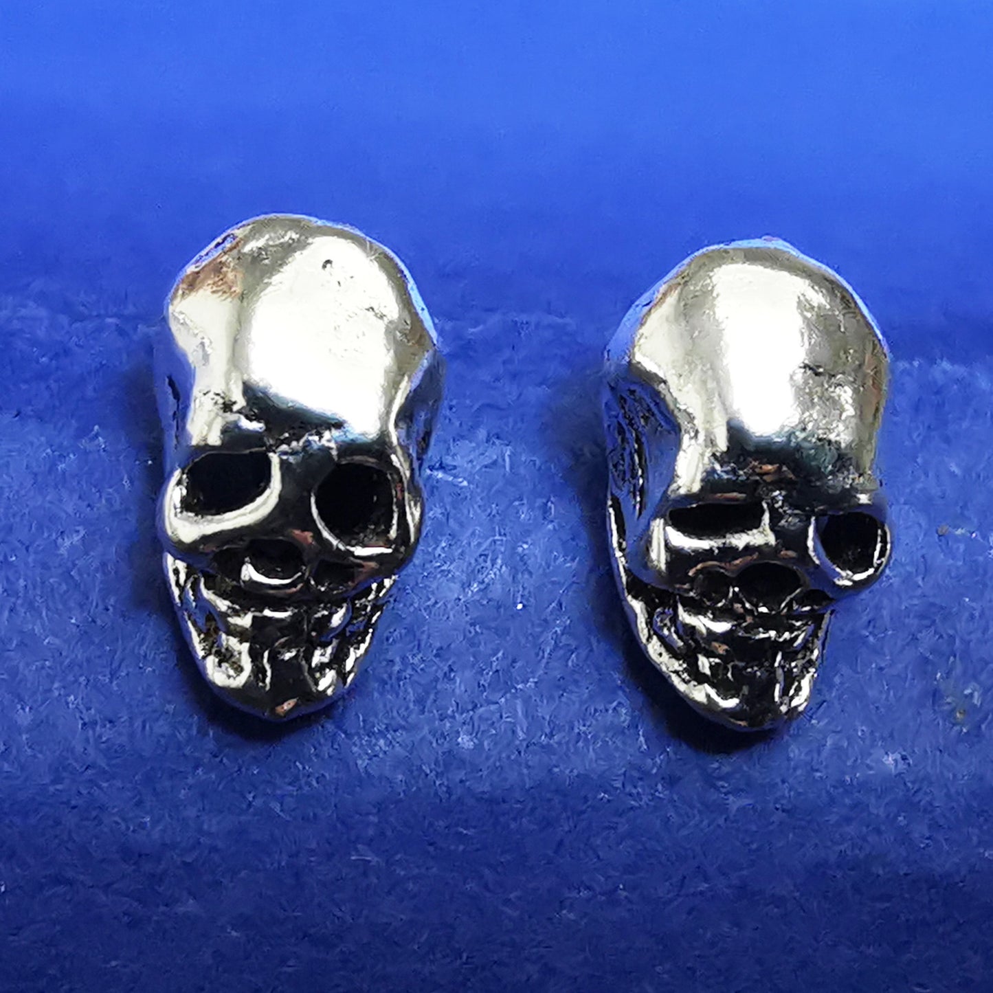 Ohrstecker Totenkopf aus 925 Silber – Ohrringe