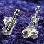 Lade das Bild in den Galerie-Viewer, Ohrstecker Gitarre aus 925 Silber – Ohrringe
